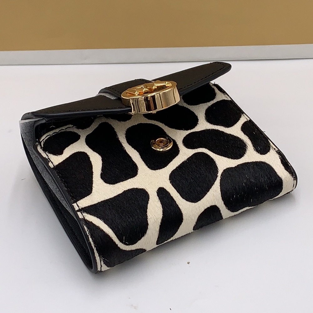 MICHAEL KORS
Carmen Medium Flap Bifold Faux Fur-Leather Wallet
BLACK COLOR - Picture 2 of 12